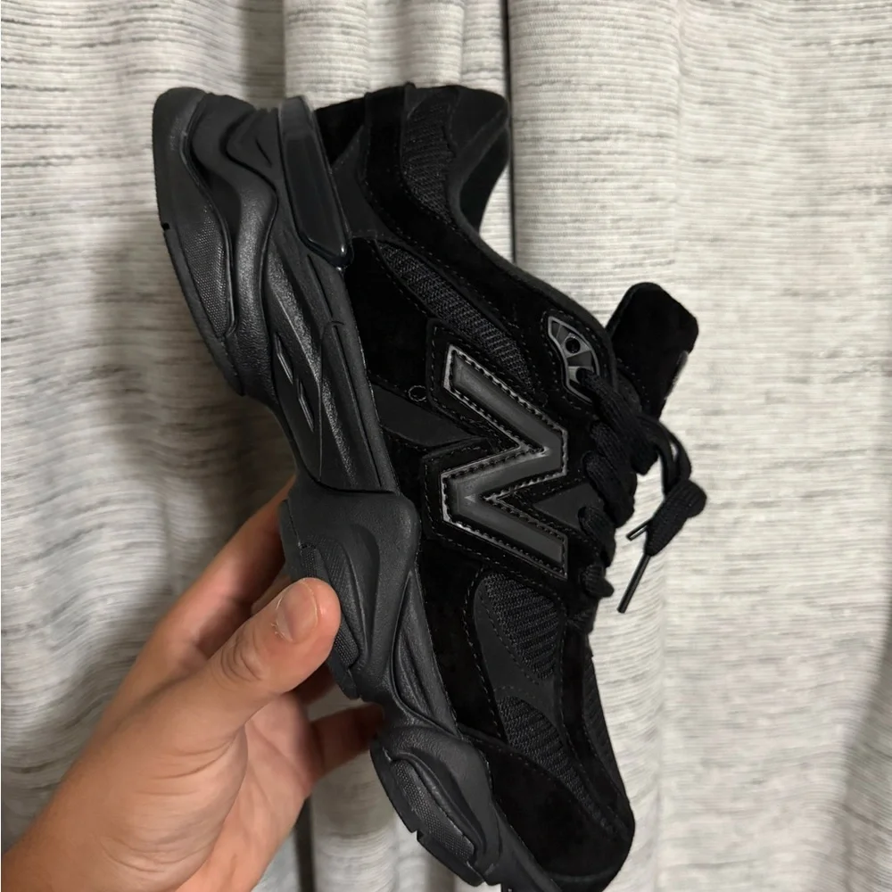New Balance Men's Black Chunky Athletic Sneakers - Picture 7 of 13